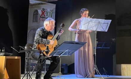 Álvaro Pierri iluminó el Claustro de Elche con su gran maestría junto a la gran violinista Anna Gutowska