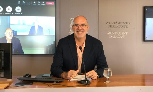 Alicante cede un sitio a las estrellas de cine en el entorno del Teatro Principal