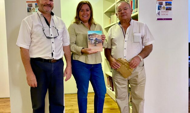 El poeta oriolà Manuel Sabater publica la seua obra poètica completa