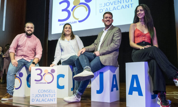 Literates se alza con el premio al fomento de la cultura escrita que otorga el Consell de la Joventut d’Alacant