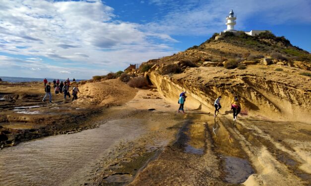 El Ayuntamiento de Alicante arranca el programa de senderos guiados y gratuitos ‘Noviembre Este’ por el Cabo y las Torres de la Huerta