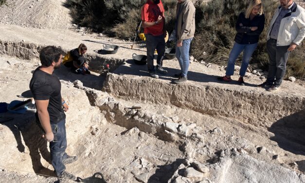 Las excavaciones de Petrer en la alquería de Puça sacan a la luz una nueva yesería más de cincuenta años después de las primeras que se encontraron en la zona