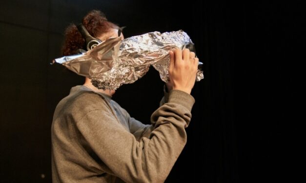 La XXX Mostra arranca hui amb les primeres passades de la performance “Es respira al jardí com en un bosc” del Conde de Torrefiel