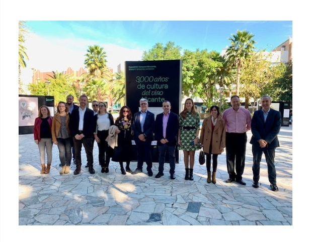 Aspe acoge la exposición itinerante de arte de Vinos Alicante DOP