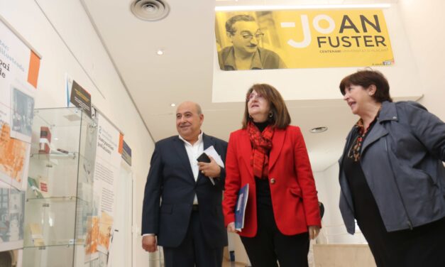 Joan Fuster aterra a la Universitat d’Alacant amb dues exposicions que recorren la seua vida i la relació amb les comarques del sud