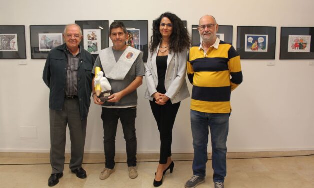 El caricaturista Agustín Sciammarella recibe el Premio Notario del Humor 2022 de la UA