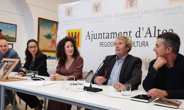 La presentació en societat dels llibres guardonats amb el Premi Carmelina Sánchez-Cutillas i el Premi Altea de Literatura Juvenil desperta gran interès