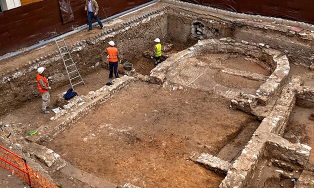 Les excavacions arqueològiques en la plaça de Baix trauen a la llum una basílica d’època romana a la qual podria pertànyer la columna singular trobada fa uns mesos