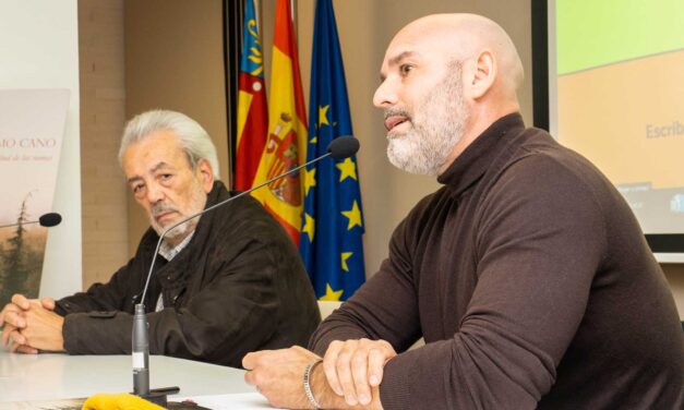 La poesia de Guillermo Cano arriba al centre municipal Torrejó de Benidorm en la presentació de ‘La lentitud de las ramas’