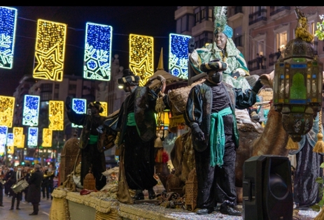 La 75 Cabalgata de los Reyes Magos regresa a las calles de Alicante tres años después de la pandemia sin restricciones sanitarias