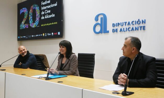La Diputació presenta la imatge del Festival de Cinema d’Alacant amb un cartell que rememora el seu vint aniversari