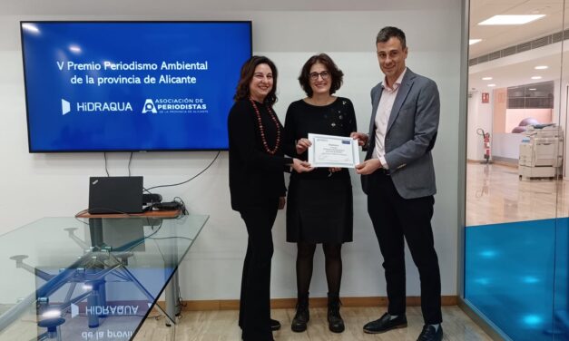 Hidraqua y APPA entregan el V Premio Periodismo Ambiental de la provincia de Alicante a los profesionales Caterina Ferrero y Miguel Ángel Pérez Surroca, del programa La Huella