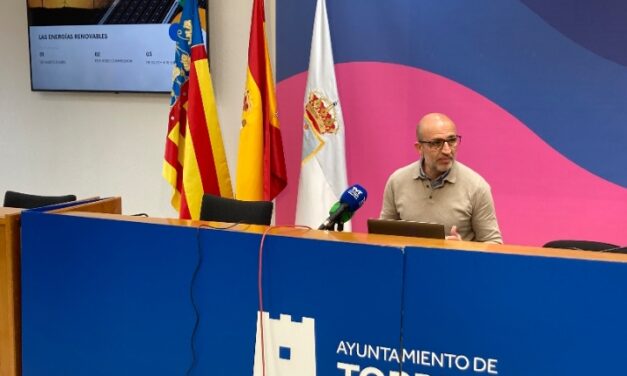 Presentada l’oferta formativa en línia 2023 de la Universitat Miguel Hernández a Torrevella