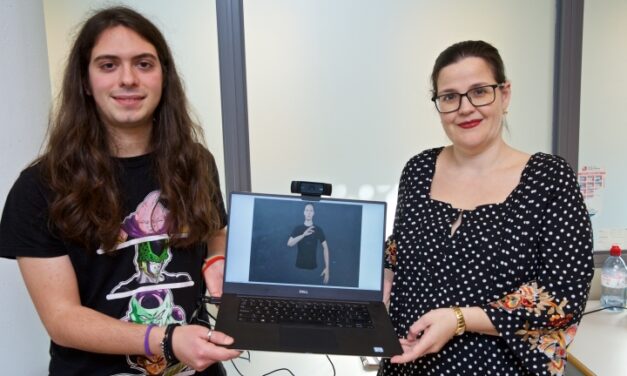 Dissenyen la primera aplicació capaç de reconèixer i interpretar l’alfabet de la llengua de signes espanyola