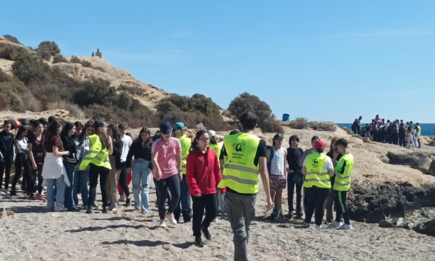 Descubrir los secretos geológicos del litoral alicantino a pie y en contacto directo con la naturaleza