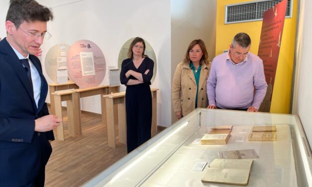 La sala de exposiciones de la Casa Museo Miguel Hernández acoge la muestra  “Querido amigo… Miguel Hernández y las cartas a José María de Cossío”
