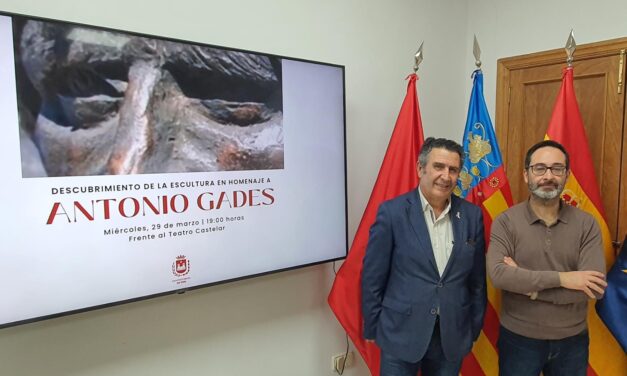 La ciudad de Elda rinde  homenaje a Antonio Gades con el descubrimiento de una escultura de bronce junto al Teatro Castelar