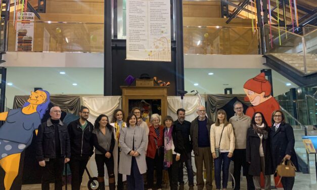 La Lonja acoge la exposición ‘15 años de  Poesía para niñas y niños Ciudad de Orihuela’ hasta el 30 de marzo