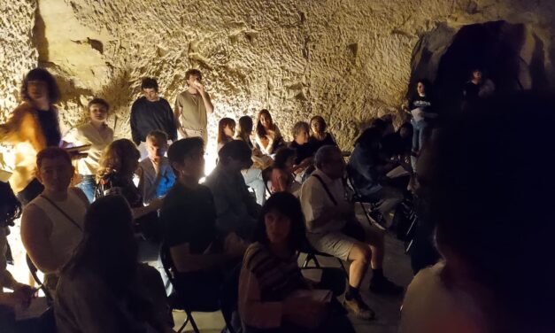 Los singulares Pozos de Garrigós han acogido este domingo tres proyecciones audiovisuales inéditas sobre el Benacantil