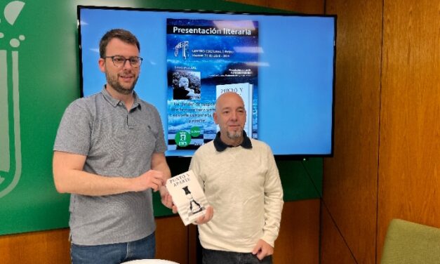 David Pascual presenta la seua segona novel·la “Punt i a part”, continuació de “Entre blanc i negre” en el Centre Cultural de Petrer