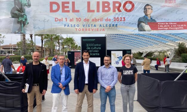 Inaugurada la XXV edició de la Fira del Llibre de Torrevella,.amb una gran afluència de públic