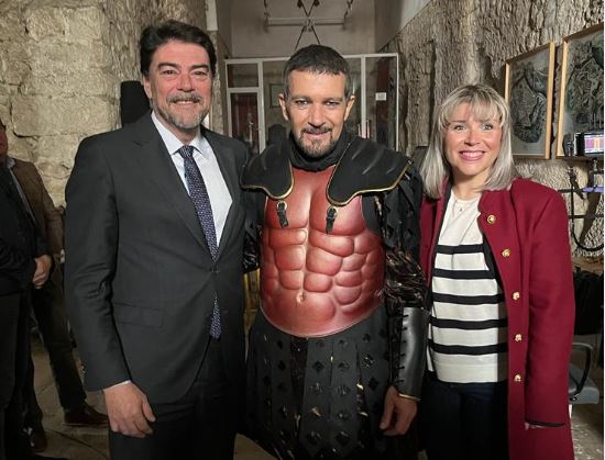 El musical que rodó Banderas en el Castillo de Santa Bárbara se estrena en noviembre en Estados Unidos