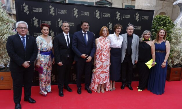 Barcala incideix durant la Gala Inaugural en la “promoció nacional i internacional” que suposa per a Alacant el Festival de Cinema
