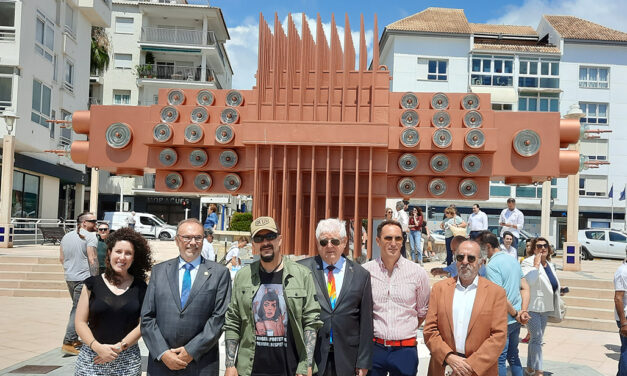 L’obra “Atalaya Terra” de l’escultor Viktor Ferrando ja llueix al Passeig d’Altea