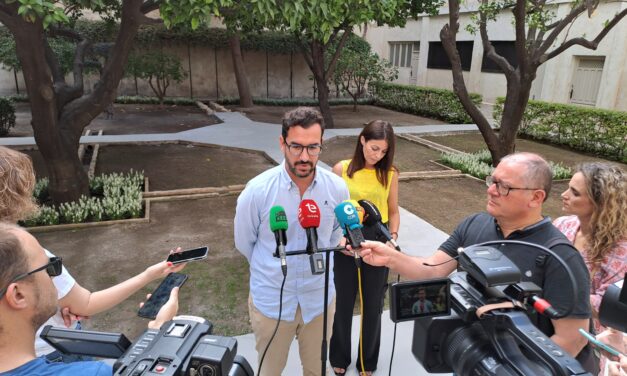 El gobierno municipal de Elche reabre el patio de los naranjos de Clarisas que acogerá actividades culturales