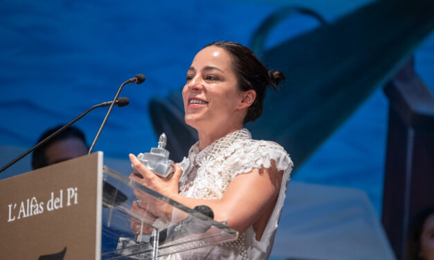 Nata Moreno gana el concurso de cortos del 35 Festival de Cine de l’Alfàs con ‘Madreselva’