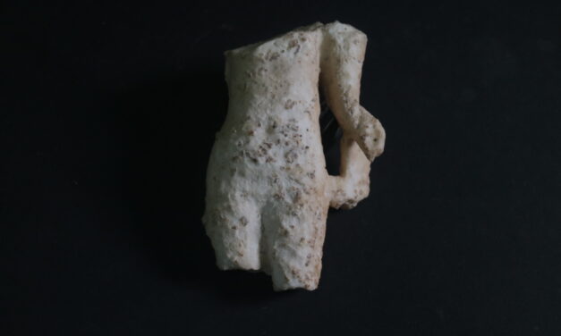 Els investigadors de la Universitat d’Alacant troben una escultura d’una nimfa aquàtica en La Alcudia