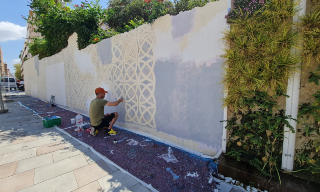 El Ayuntamiento de Elda inicia la creación de un trampantojo de estilo mudéjar en la Plaza del Zapatero que se integrará con la edificación existente de principios del siglo XX