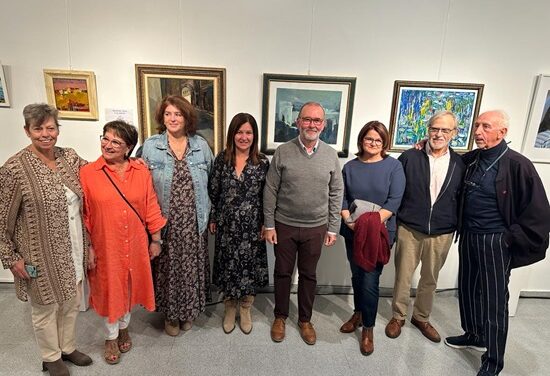 Integrantes de la Asociación de Artistas Plásticos de El Campello exponen sus creaciones en la Casa de Cultura