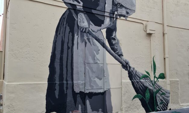 El Ayuntamiento junto con la Asociación de Vecinos de San Antón y la Easda crean un nuevo mural de arte colaborativo en el barrio