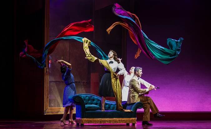 El tiempo entre costuras, el musical aterra a Alacant