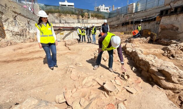 El Ayuntamiento de Alicante supervisa las excavaciones arqueológicas que se desarrollan en Benalúa Sur