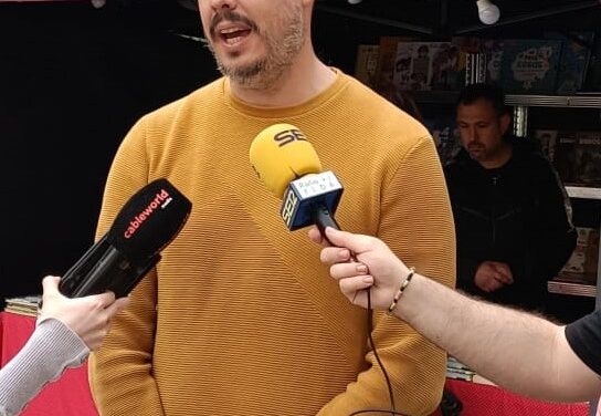 La Feria del Libro Antiguo y de Ocasión llega a la Plaza de Sagasta y anuncia el comienzo del mes de la lectura en Elda