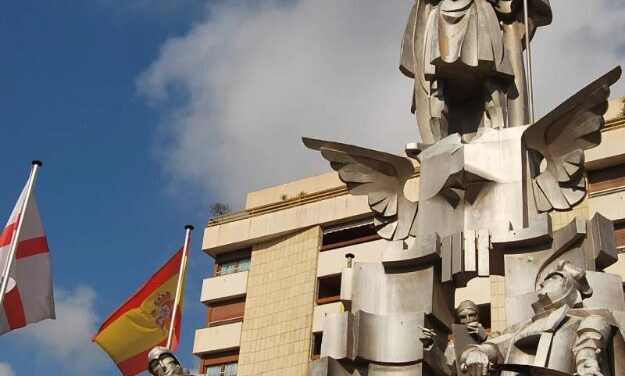 Sale a concurso la restauración del conjunto escultórico de Sant Jordi para que vuelva a su estado original