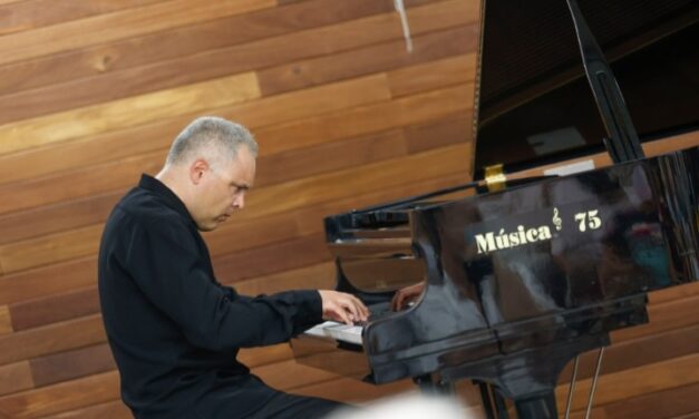 El gran pianista francés Pierre Boucharlat ofrecerá este sábado un concierto en l’Alfàs del Pi