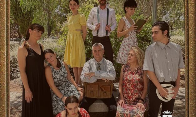 L’Auditori ADOC d’Elda acull aquest dijous la representació de ‘A la recerca de la felicitat’, obra teatral escrita i interpretada per la comunitat educativa de l’IES Monastil