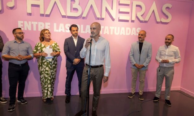 Inaugurada la exposición “ENTRE LAS OLAS TATUADAS”, que marca el inicio de las celebraciones del 70 Aniversario del Certamen Internacional de Habaneras y Polifonía