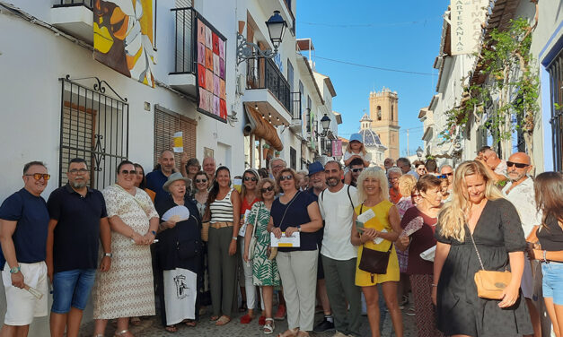 “Balconades d’Altea” ya luce en las calles del Casco Antiguo