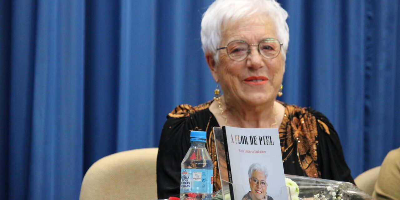 María Antonieta Abad Giner presenta su último poemario: “A flor de piel” en El Campello