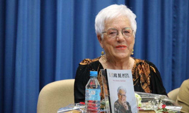 María Antonieta Abad Giner presenta su último poemario: “A flor de piel” en El Campello