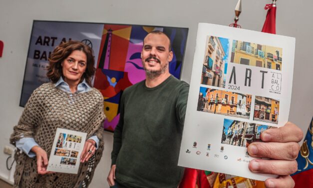 Cerca de un centenar de obras llenarán de arte las calles de Elda a partir de este jueves con la primera edición de ‘Art al Balcó’