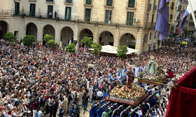 Alicante cierra una Semana Santa de récord con el Encuentro entre la Virgen de la Alegría y el Resucitado
