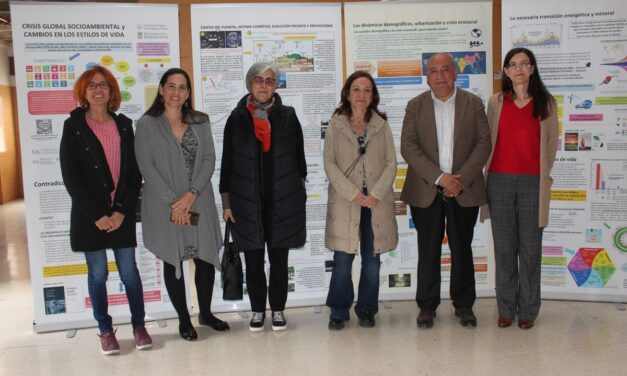 La UA inaugura la exposición «Crisis global socioambiental y cambios en los estilos de vida»