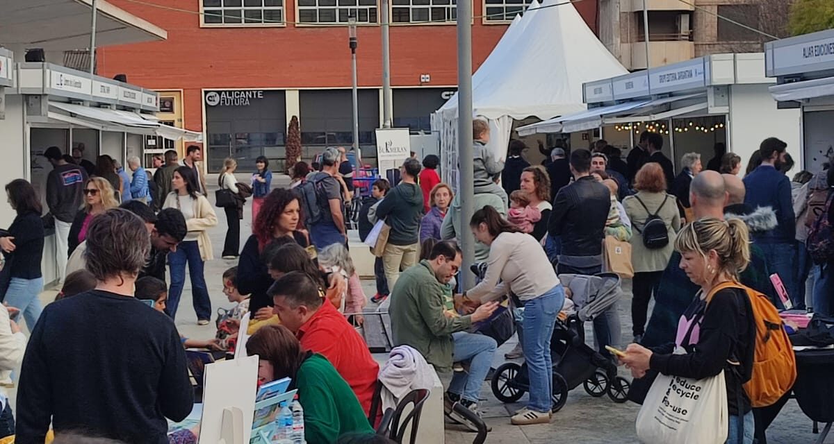 Èxit de la Fira del Llibre d’Alacant amb l’assistència de més de 15.000 persones
