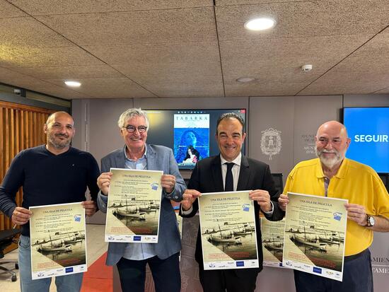 Tabarca acoge un ciclo de cine rodado en la isla y recibe por primera vez a una orquesta sinfónica