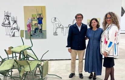 Eva Mauricio gana los EAC 2025 del Instituto Gil-Albert   con la instalación de sillas escolares Sentar la cabeza